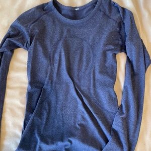Lulu lemon navy long sleeve swift shirt size 6